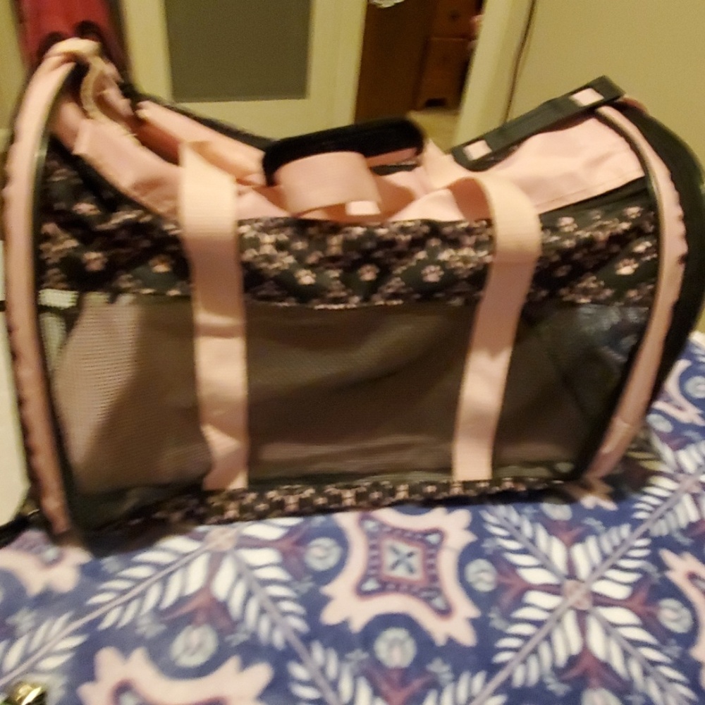 Cat/dog carrier